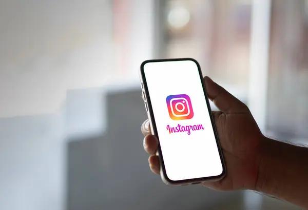 Is Gwaa the Best Way to See Instagram Privately?